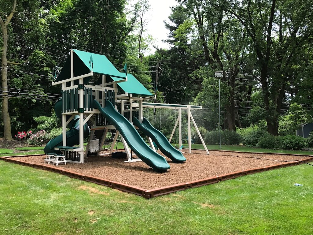 Swing set on rubber mulch